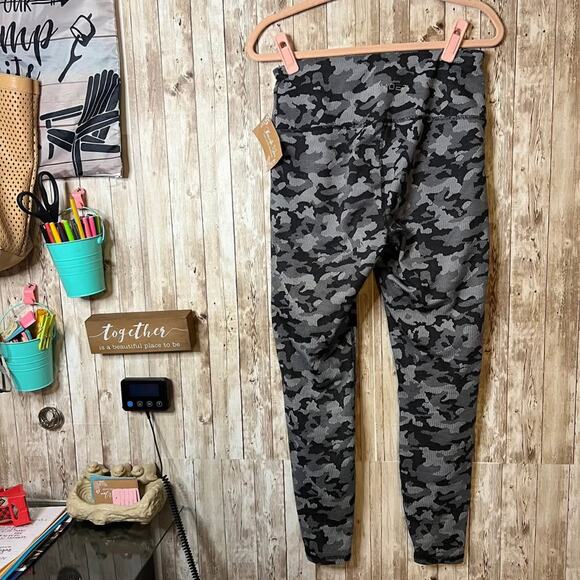 🖤⚡ Spyder Camo High-Waist Leggings – Sleek, Sporty & Ready to Move! ⚡🖤 - Picture 6 of 6